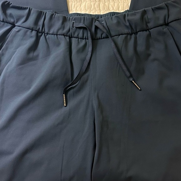 Lululemon On the Fly 7/8 Pant Code Blue Size 8 - Picture 3 of 9